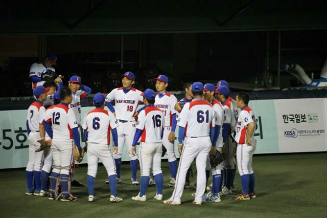 지난 13일 서울 목동구장에서 열린 제45회 봉황대기 고교야구를 통해 전국 대회 데뷔전을 치른 광천고 선수들. 김민기 코치 제공