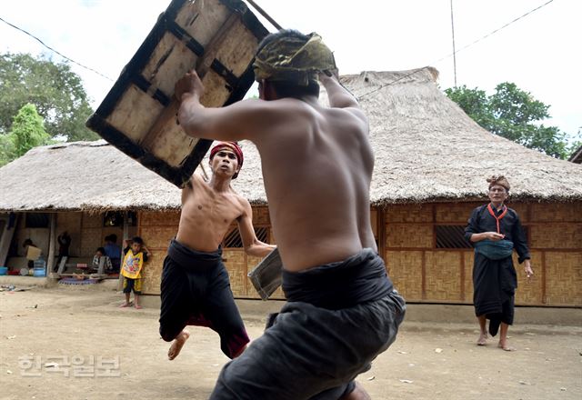 약속 대련이겠지만 공연 분위기는 실전 못지 않다.