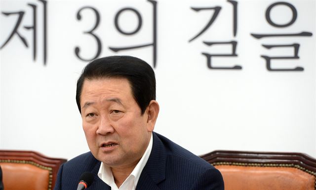 박주선 국민의당 비상대책위원장이 16일 서울 여의도 국회에서 열린 제34차 비상대책위원회 회의에 참석해 모두 발언을 하고 있다. 뉴시스