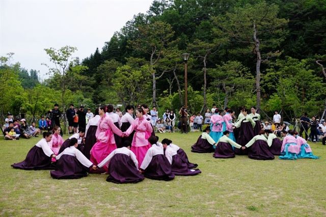 안동놋다리밟기 공연 모습. 안동시 제공.