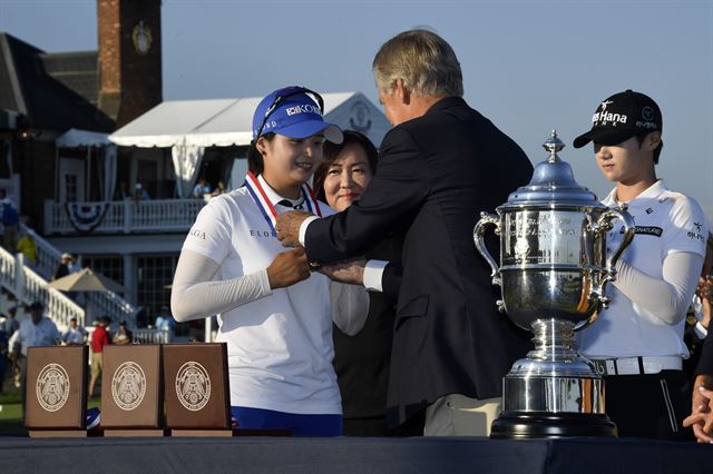 지난 달 US여자오픈에 아마추어 자격으로 참가해 준우승 파란을 일으킨 최혜진(왼쪽). USA투데이 연합뉴스