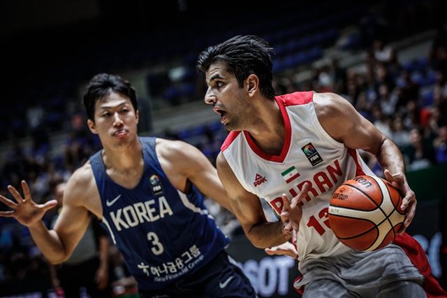 한국 남자농구 대표팀이 국제농구연맹(FIBA) 아시아컵 준결승에서 이란에 패했다. FIBA제공