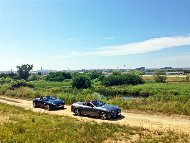 영종도엔 구석구석 숨어 있는 도로를 발견하는 재미가 있다. 차=재규어 F 타입, 메르세데스 벤츠 SL