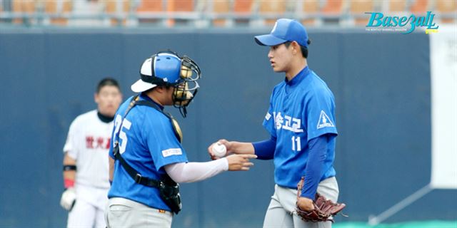 빅리거 출신 조진호의 조카 백송고 투수 조영건(오른쪽). 대한야구소프트볼협회 제공