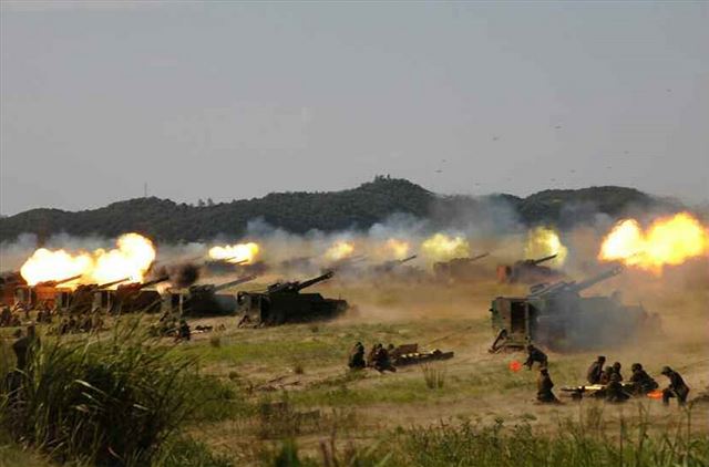 북한군 특수부대가 25일 선군절을 맞아 실시한 백령도와 대연평도 점령 가상훈련 장면. 연합뉴스