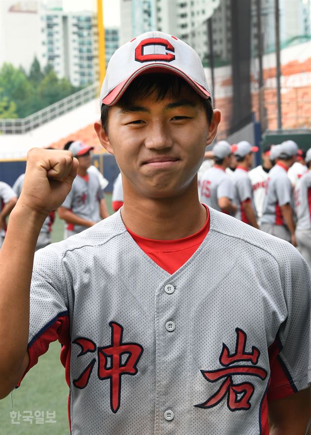 충암고를 제45회 봉황대기 전국고교야구대회 8강으로 이끈 이원석. 류효진기자