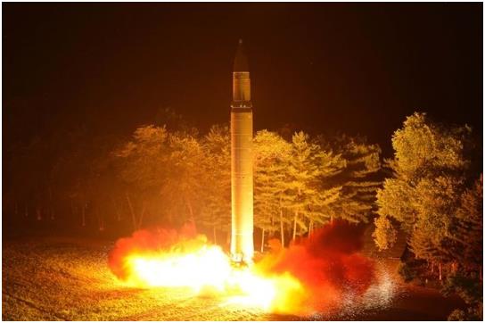 북한 조선중앙통신은 지난달 28일 심야에 ICBM(대륙간탄도미사일)급 미사일 ‘화성-14’호 2차 시험발사를 실시했다고 29일 보도했다. 조선중앙통신=연합뉴스