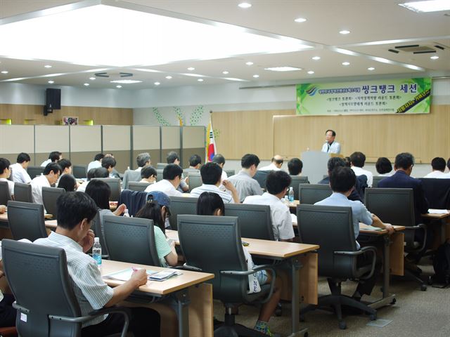 지난해 열린 대한민국정책컨벤션&페스티벌에서 참석자들이 토론회에 참석하고 있다. 거버넌스센터 제공