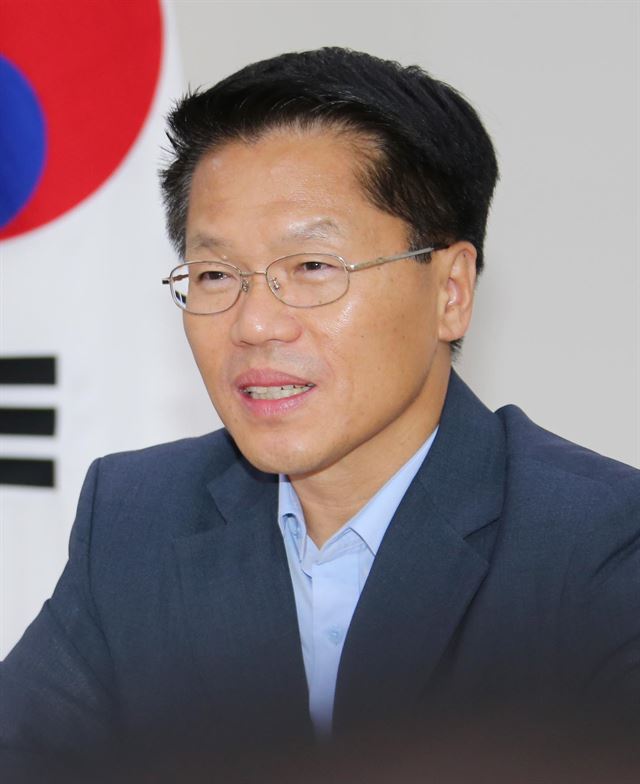 한경호 경남지사 권한대행은 도민과의 소통과 협치를 기반으로 수평적 리더십과 다각적인 소통방법을 모색하겠다고 포부를 밝혔다. 경남도 제공