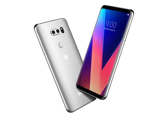 31일 독일 베를린에서 공개된 LG전자 하반기 전략 스마트폰 'V30'. LG전자 제공