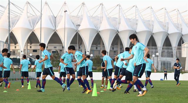 우즈벡전 앞두고 훈련 중인 축구대표팀. 타슈켄트=연합뉴스