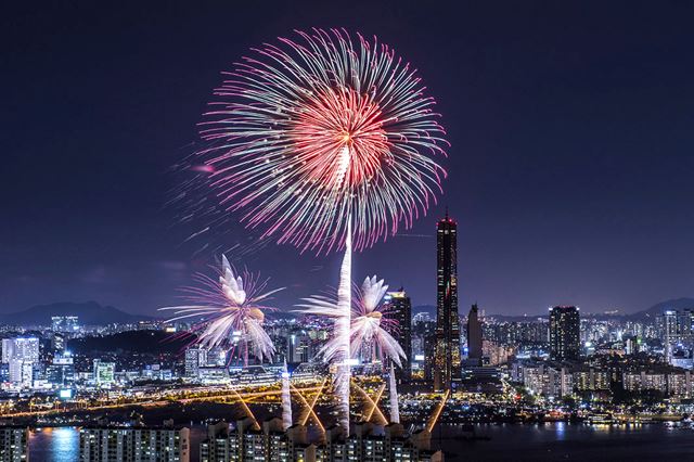 지난해 서울세계불꽃축제의 한 장면. 서울드래곤시티 제공