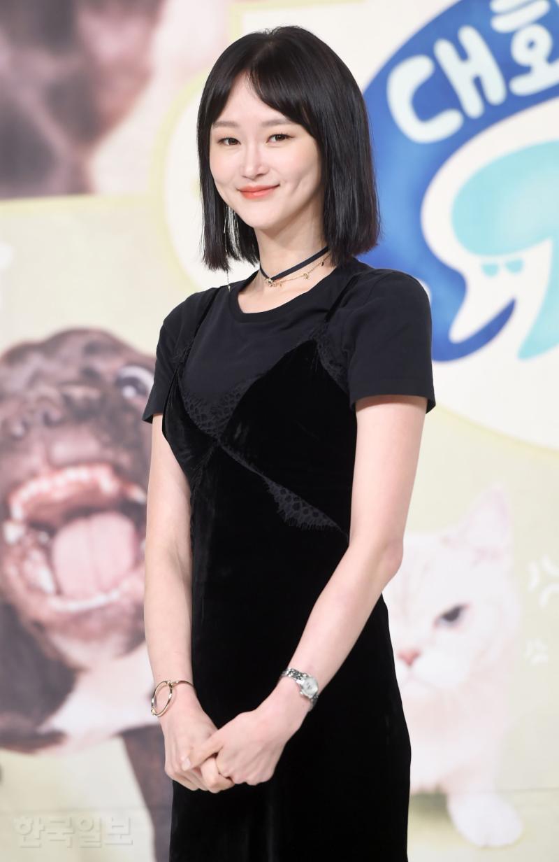 모델 이혜정이 12일 오후 서울 영등포 타임스퀘어 아모리스홀에서 열린 tvN ‘대화가 필요한 개냥’ 제작보발표회에 참석해 포즈를 취하고 있다.