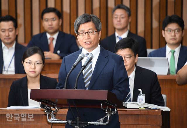 김명수 대법원장 후보자가 12일 오전 국회에서 열린 인사청문회에서 모두발언하고 있다. 오대근기자 inliner@hankookilbo.com