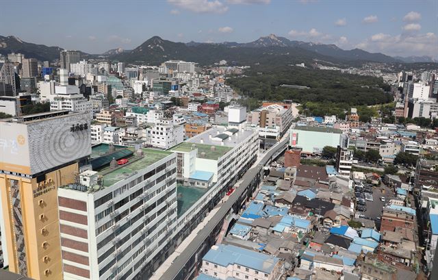 세운상가 재생 사업인 '다시 세운 프로젝트'의 부분 공사를 마무리 지은 서울 종로 세운상가가 18일 오전 기자단에 공개되고 있다. 서울=연합뉴스