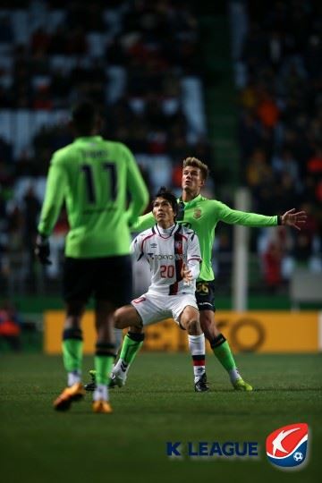 전북 현대에서 뛰던 시절 파탈루(맨 오른쪽)의 모습. 프로축구연맹 제공