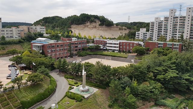 경북 포항시 북구 용흥동에 위치한 경북과학고등학교 전경. 김정혜기자 kjh@hankookilbo.com