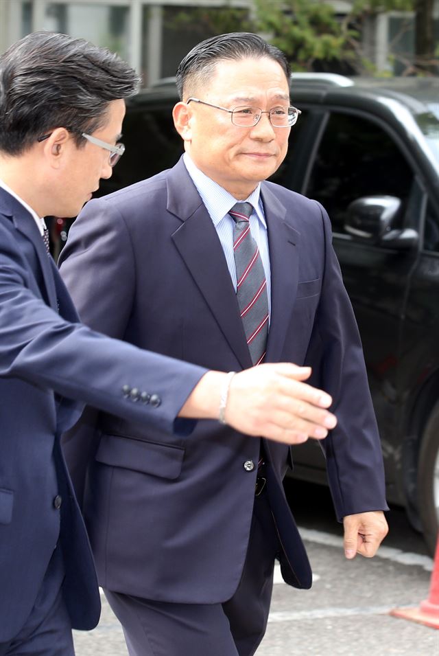 박찬주 육군제2작전사령관(대장)이 지난 8월 서울 용산구 국방부 검찰단으로 출석하고 있다. 자료사진