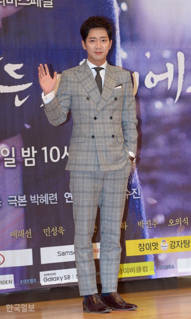 배우 이상엽이 22일 오후 서울 양천구 목동에서 열린 SBS 드라마 '당신이 잠든 사이에' 제작발표회에서 포토타임을 가지고 있다. 최지이 인턴기자