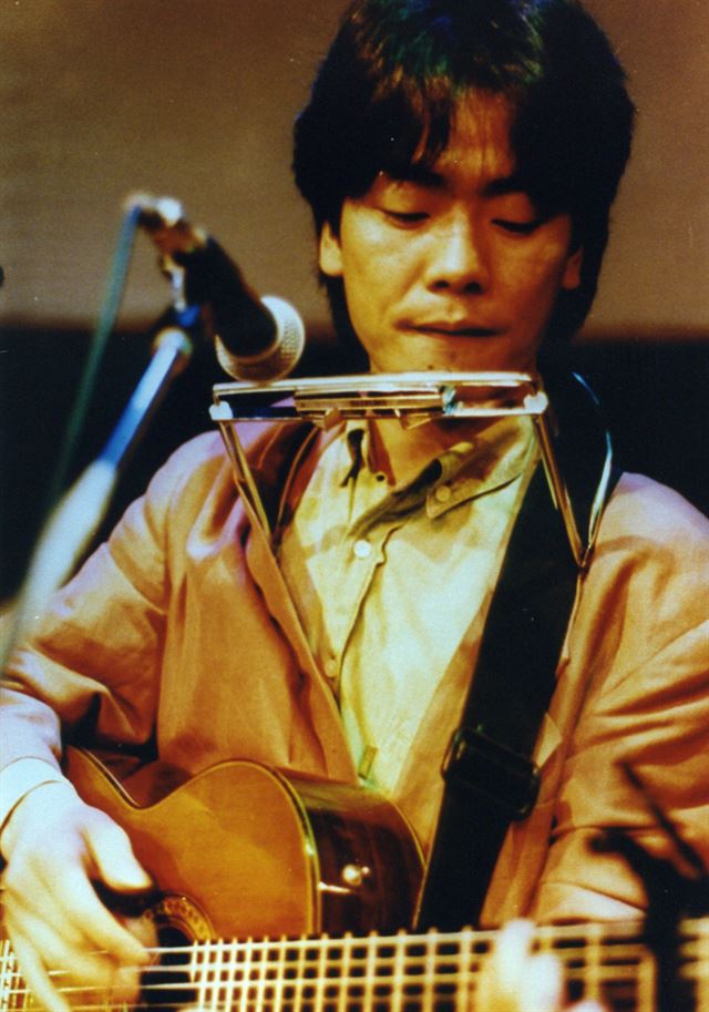 '서연이가 건강했으면. 정신과 육체 모두.' 가수 김광석(1964~1996)은 1991년 첫 딸을 얻고 '눈만 뜨면 달라 보인다'(에세이집 '미처 다하지 못한')며 신기해했다. 한국일보 자료사진