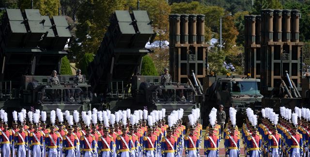 [저작권 한국일보] 건군 제69주년 국군의 날 기념식이 28일 오전 해군 제2함대사령부에서 열린 가운데 전략무기들이 도열되어 있다. 서재훈기자