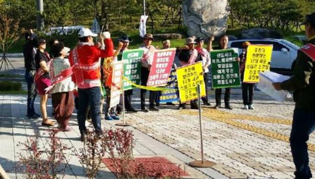 경북도청 신도시 주민들이 광역쓰레기 소각장 설치 반대 시위를 벌이고 있다. 혐오시설반대 실천연대 제공