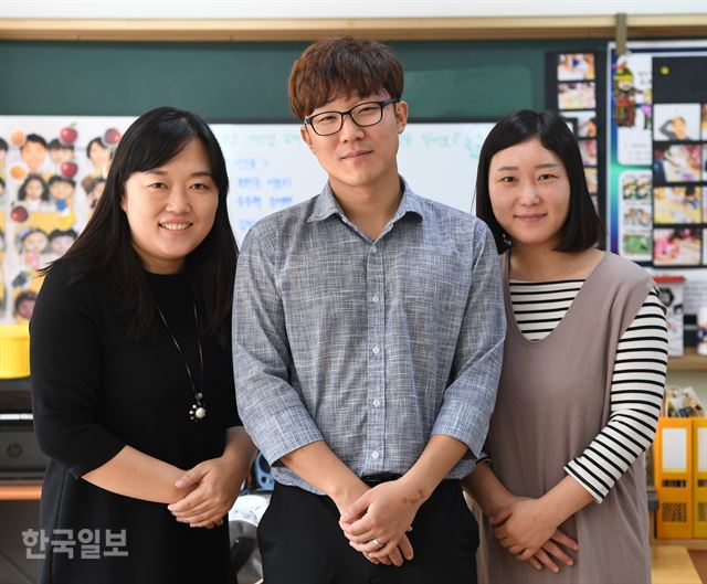 웅천초에서 협력교수 수업을 진행하고 있는 윤영주(왼쪽부터), 이운희, 김주현 교사. 창원=신상순 선임기자 ssshin@hankookilbo.com