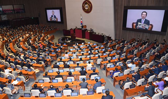 정세균 국회의장이 지난 달 1일 오후 국회 본회의장에서 열린 문재인 정부 첫 9월 정기국회 개회식에서 개회사를 하고 있다. 오대근기자