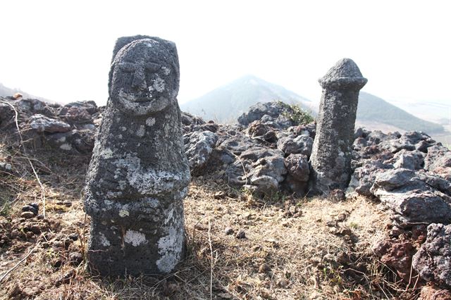 제주 선인들의 해학과 미가 표현된 동자석