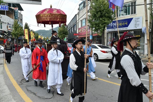 제23회 청송문화제에서 재현된 청송도호부사 행차. 청송군 제공