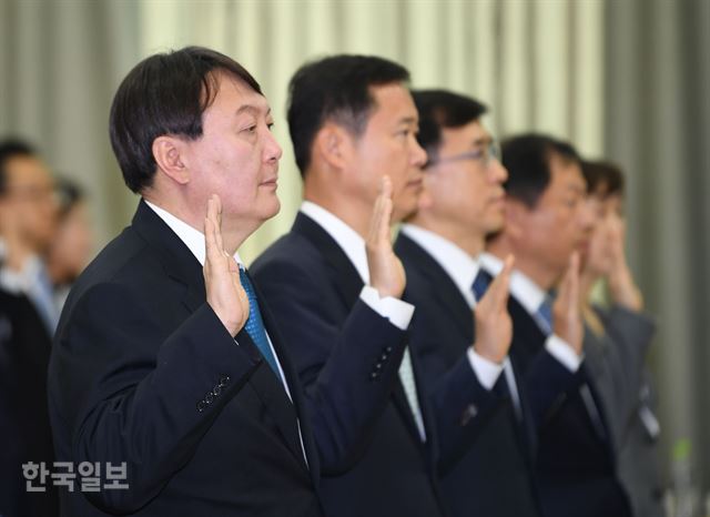 [저작권 한국일보] 국회 법제사법위원회의 서울고등검찰청ㆍ서울중앙지방검찰청 등에 대한 국정감사 선서