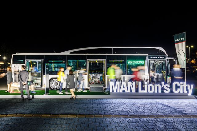 지난달 22일 한강 세빛섬에서 전시한 ‘만(MAN) 라이온스시티 천연가스 저상버스’