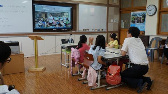 전남 화순 아산초등학교에 설치한 스마트 스쿨.