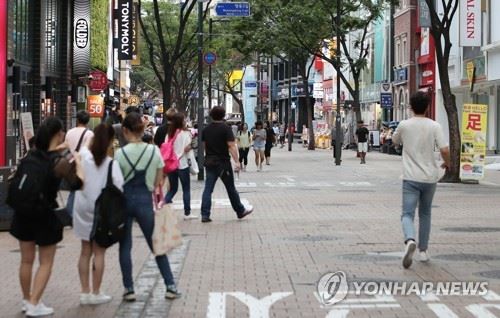 유커들의 발길이 뚝 끊긴 명동거리. 연합뉴스