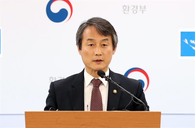 27일 오후 정부세종청사 환경부에서 안병옥 차관이 인천 부평 미군기지인 캠프 마켓의 환경현장조사 결과를 발표하고 있다. 세종=연합뉴스