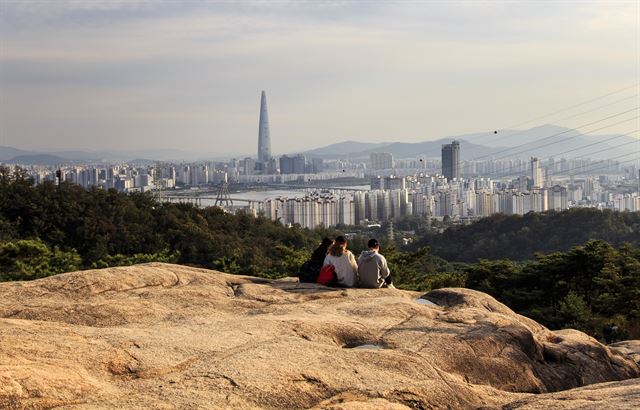 아차산 고구려정에서 내려다본 풍경. 한국관광공사 제공