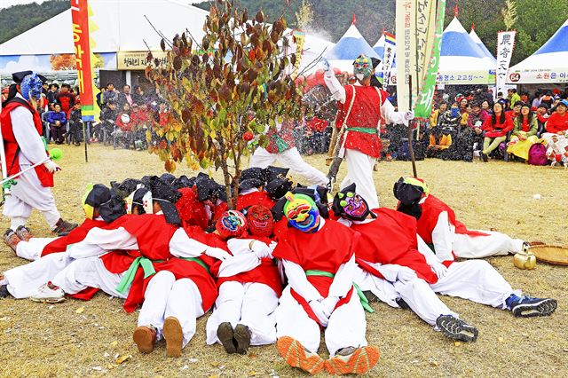 청송 도깨비 사과축제 사전축제로 열리는 사과아씨의 여행 한 장면. 청송군 제공