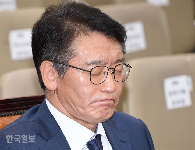 지난달 26일 국회 과학기술정보방송통신위원회의 한국방송공사·한국교육방송공사 대상 국정감사에 출석한 고대영 KBS 사장. 오대근 기자