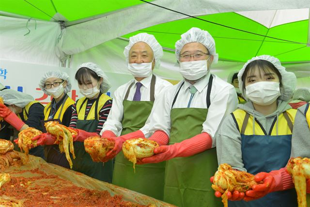 백석대. 백석문화대 '2017 사랑의 김장 나눔 대축제'. 백석대 제공