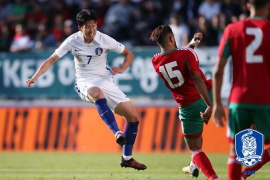 지난 달 모로코 평가전 때 손흥민(왼쪽)의 경기 모습. 대한축구협회 제공