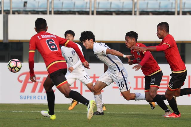 6일 파주스타디움에서 열린 2018 아시아축구연맹(AFC) U-19 챔피언십 예선 한국과 동티모르 경기에서 고재현이 돌파하고 있다. 파주=연합뉴스