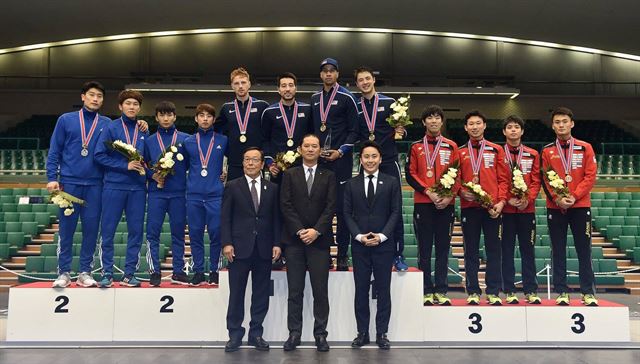 한국 남자 펜싱 대표팀이 12일 도쿄에서 막을 내린 국제펜싱연맹(FIE) 월드컵 남자 플뢰레 단체전에서 은메달을 수확했다. 국제펜싱연맹 트위터 캡처