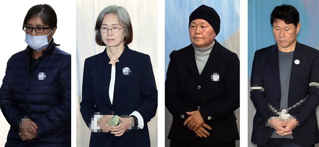 14일 오전 최순실(왼쪽부터), 최경희 전 이대총장, 김경숙 전 이대 신산업 융합대학장, 남궁곤 전 이대 입학처장 등이 서울 서초구 서울고등법웝에서 열린 정유라씨의 이화여대 입학 및 학사 특혜 관련 항소심 선고에 출석하기 위해 호송차에서 내려 법정으로 향하고 있다. 연합뉴스