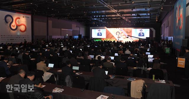 15일 오전 서울 신라호텔에서 한국일보가 주최한 '2017 차이나포럼'이 열린 가운데 승명호 한국일보 회장이 환영사를 하고 있다. 서재훈기자 spring@hankookilbo.com