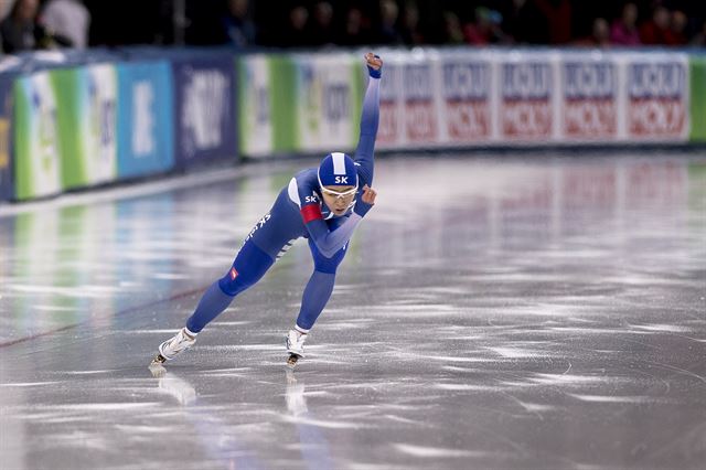 이상화가 19일 노르웨이 스타방에르에서 열린 월드컵 2차 대회 500m 2차 레이스에서 역주하고 있다. 스타방에르=AP 연합뉴스