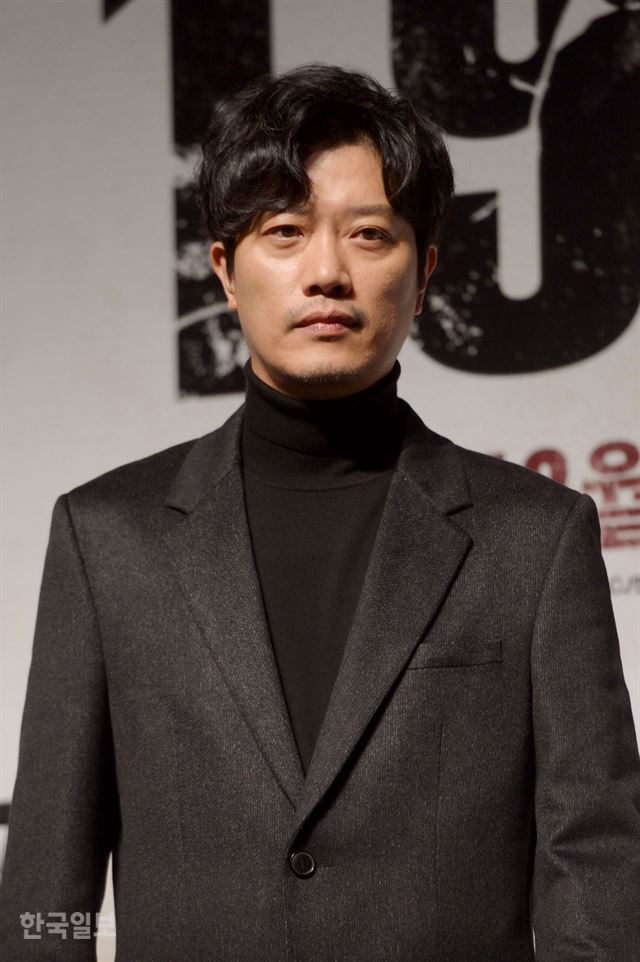 배우 박희순이 22일 오전 서울 강남구 신사동 CGV압구정에서 열린 영화 '1987' 제작보고회에 참석해 포토타임을 가지고 있다. 최지이 인턴기자