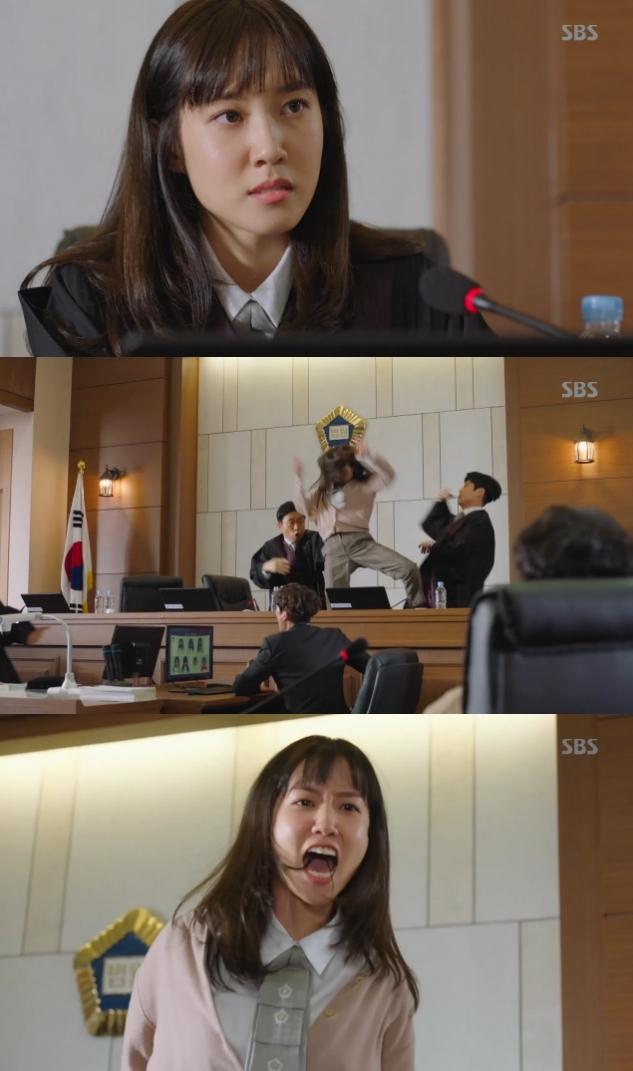 박은빈이 법정에서 난동을 부렸다. SBS '이판사판' 캡처