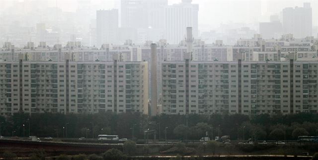 재건축이 추진되고 있는 서울 강남구 압구정 아파트 단지 전경. 연합뉴스