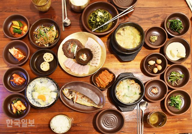 다문 한정식집의 ‘전주밥상’은 2만원이다. 조기를 빼면 1만5,000원. 전주=최흥수기자