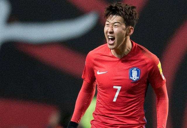 손흥민이 아시아축구연맹(AFC) '올해의 국제 선수상'을 받았다. 사진은 국가대표 경기에서 득점 뒤 포효하는 모습. AFC 홈페이지